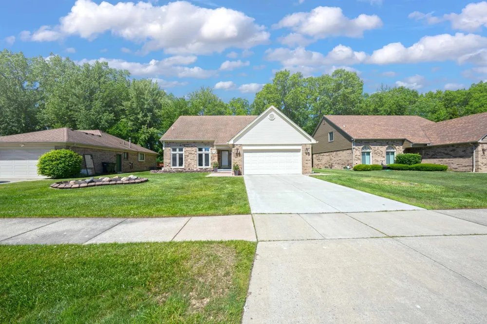 40219 Denbigh Drive Sterling Heights City, MI 48310