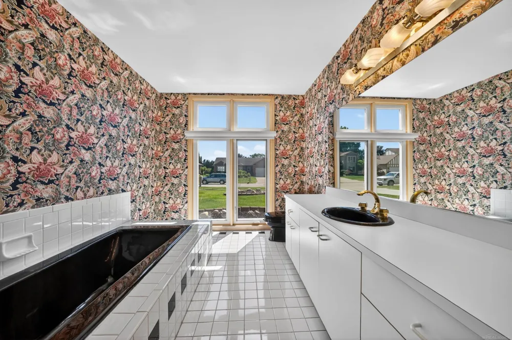 40219 Denbigh Drive Sterling Heights City, MI 48310