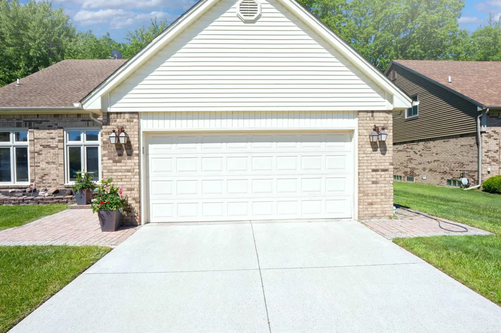 40219 Denbigh Drive Sterling Heights City, MI 48310