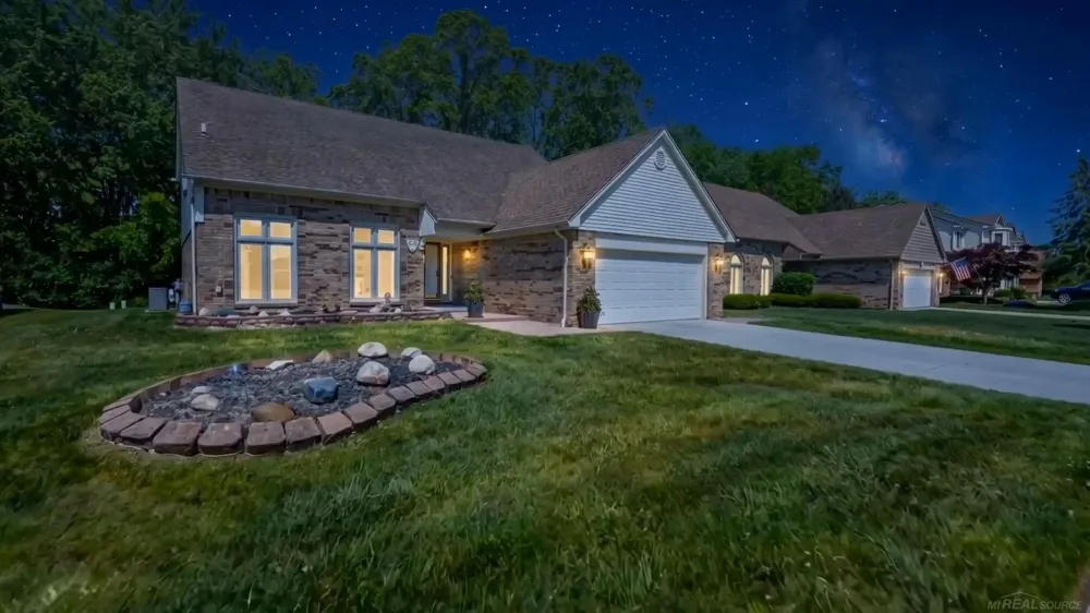 40219 Denbigh Drive Sterling Heights City, MI 48310