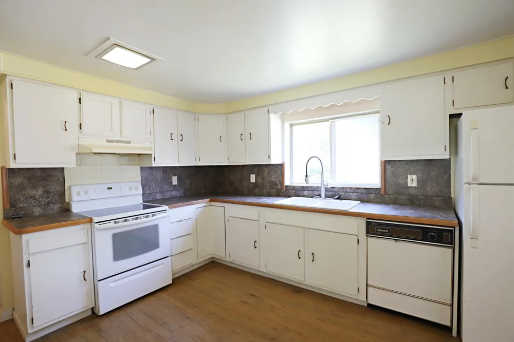825 E River Road Flushing City, MI 48433