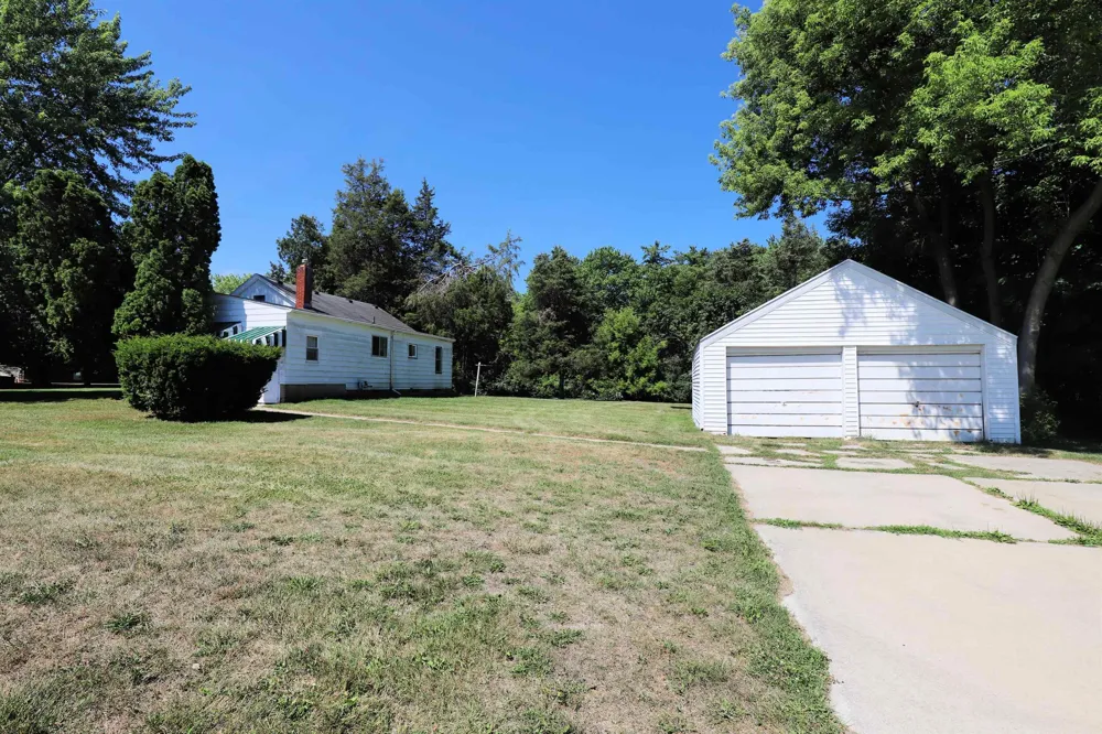 825 E River Road Flushing City, MI 48433