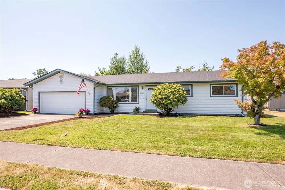 1703 33rd Avenue Longview, WA 98632