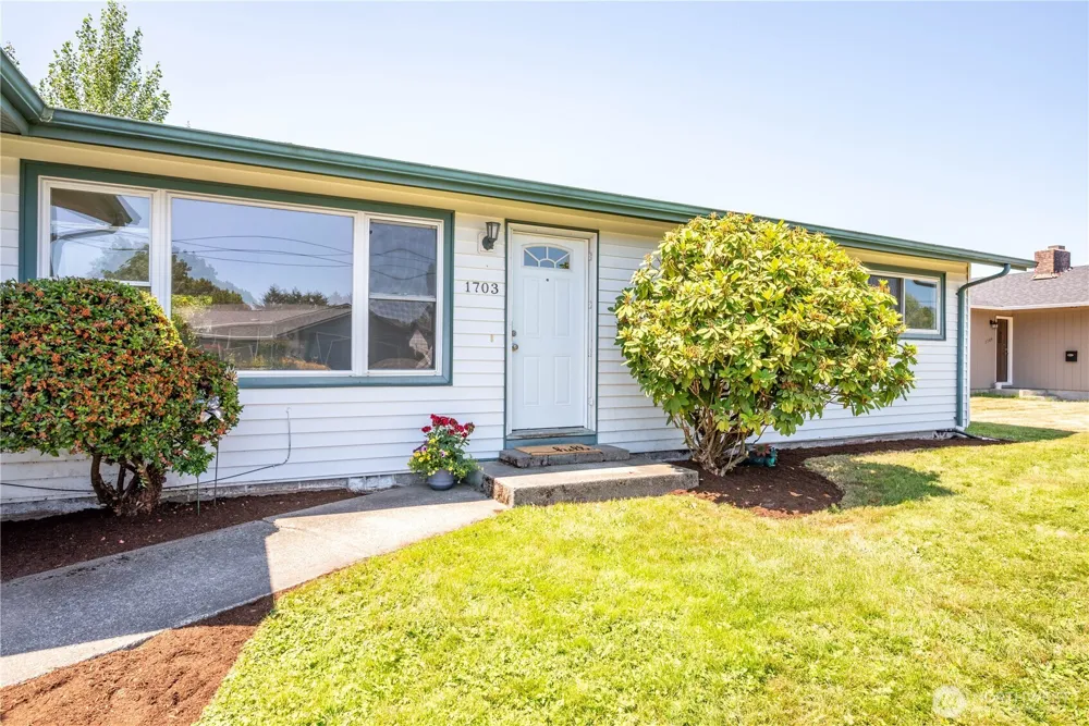 1703 33rd Avenue Longview, WA 98632