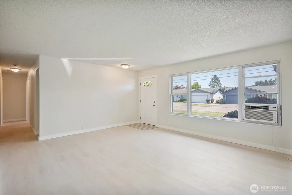 1703 33rd Avenue Longview, WA 98632