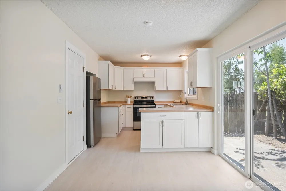 1703 33rd Avenue Longview, WA 98632