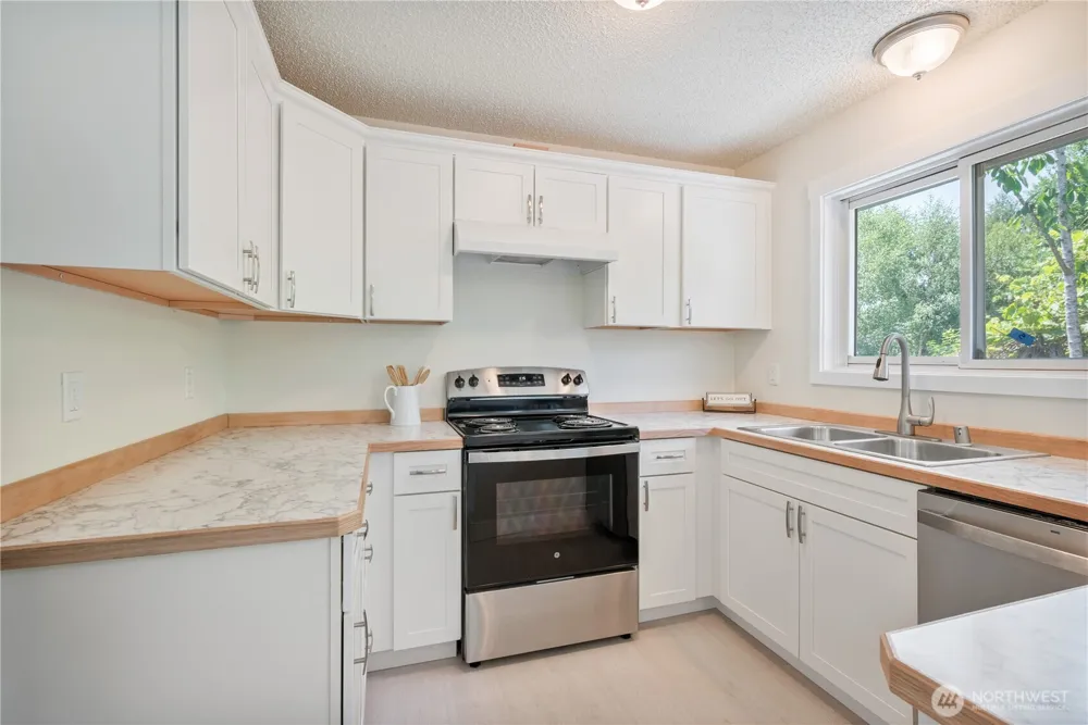 1703 33rd Avenue Longview, WA 98632