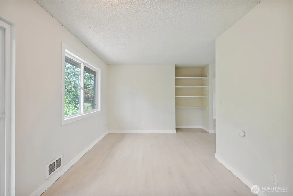 1703 33rd Avenue Longview, WA 98632