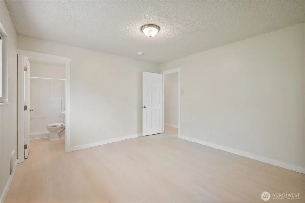 1703 33rd Avenue Longview, WA 98632