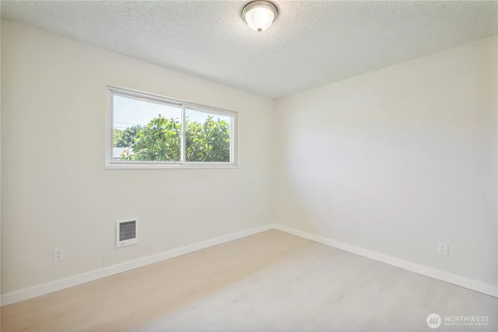 1703 33rd Avenue Longview, WA 98632