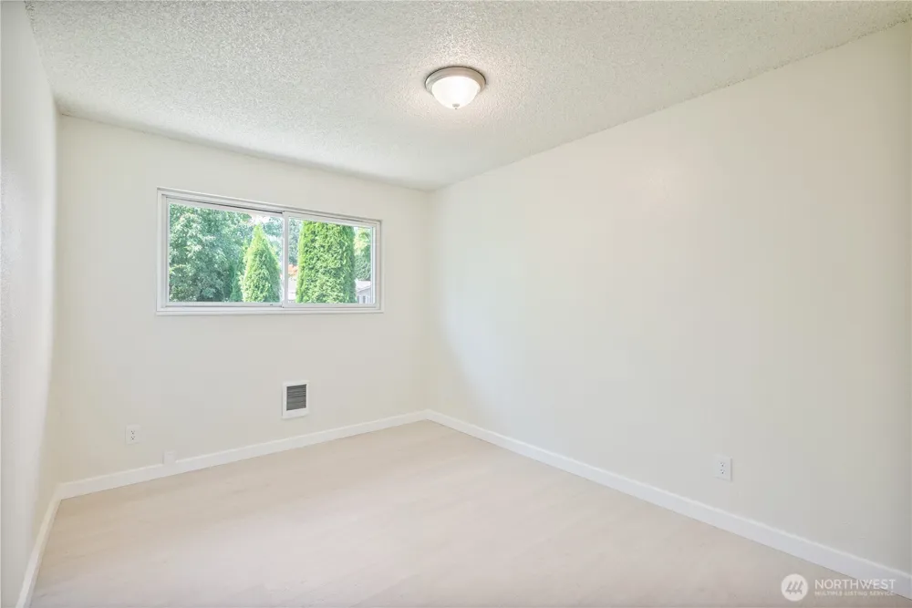 1703 33rd Avenue Longview, WA 98632
