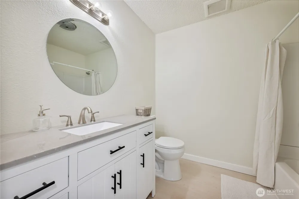 1703 33rd Avenue Longview, WA 98632