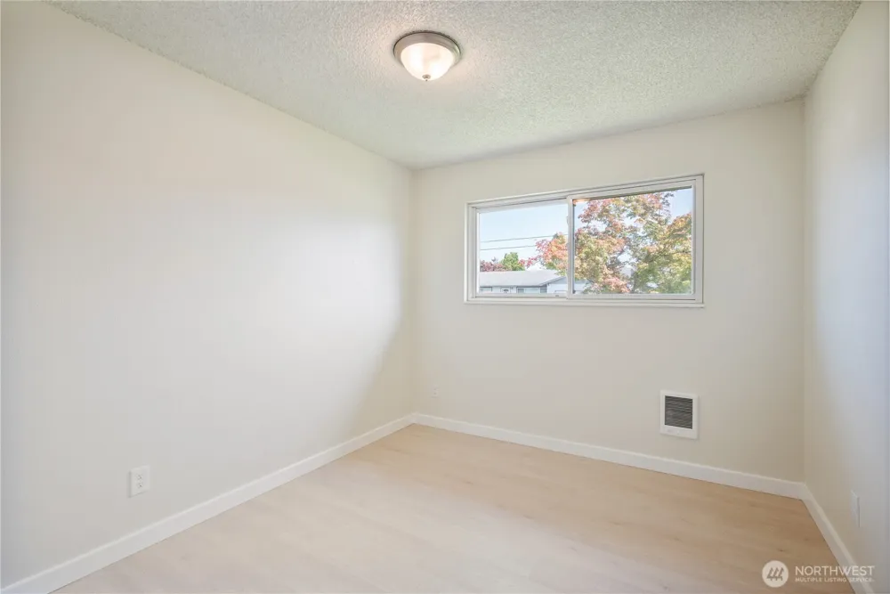 1703 33rd Avenue Longview, WA 98632