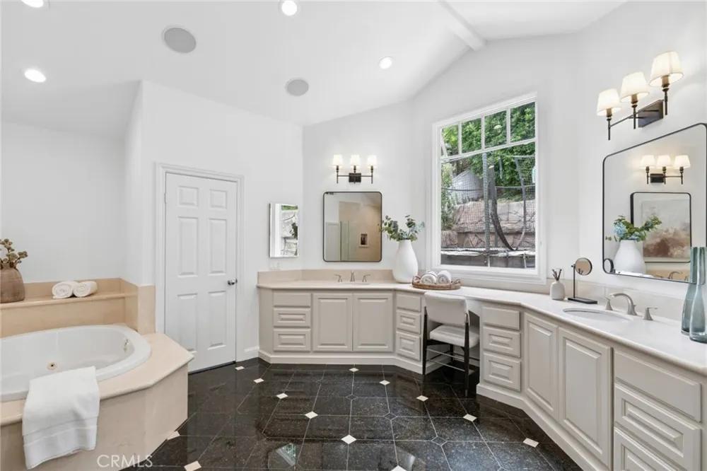 1998 Port Edward Circle Newport Beach, CA 92660