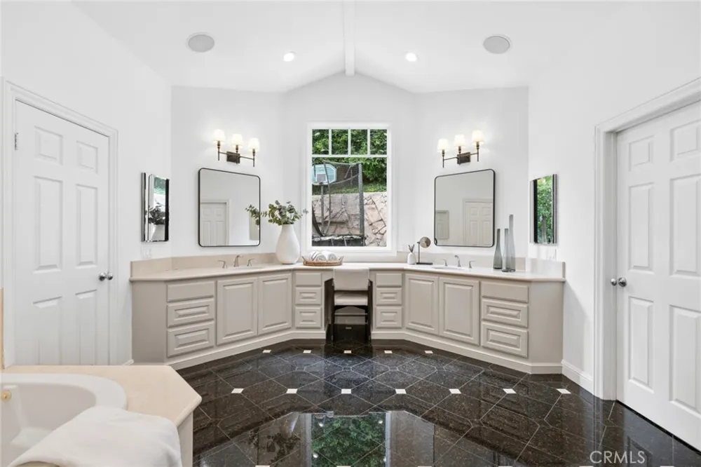 1998 Port Edward Circle Newport Beach, CA 92660