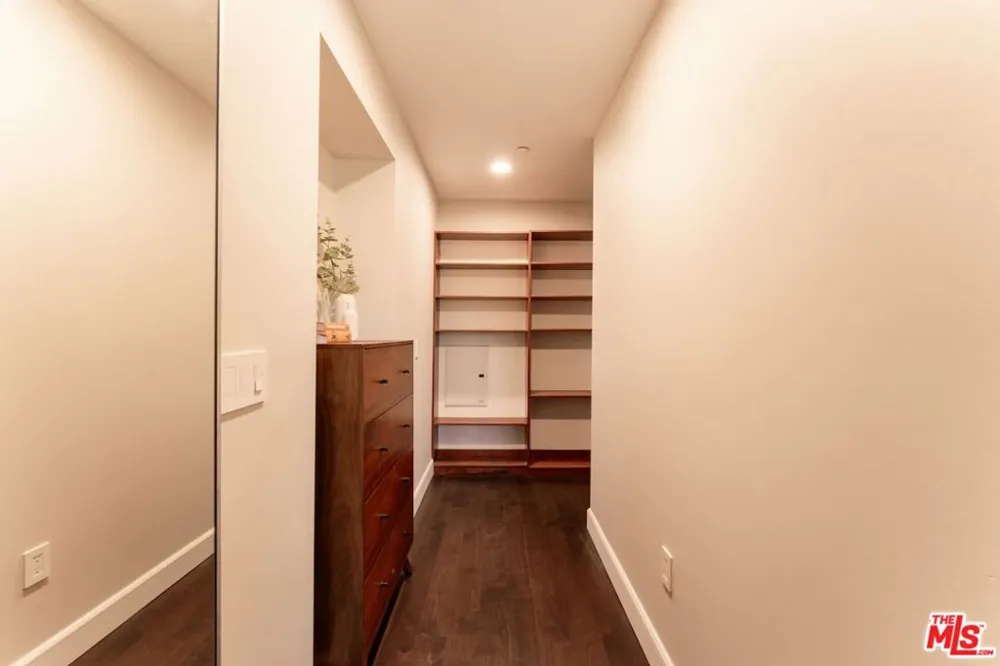 447 Doheny Drive #101 Beverly Hills, CA 90210