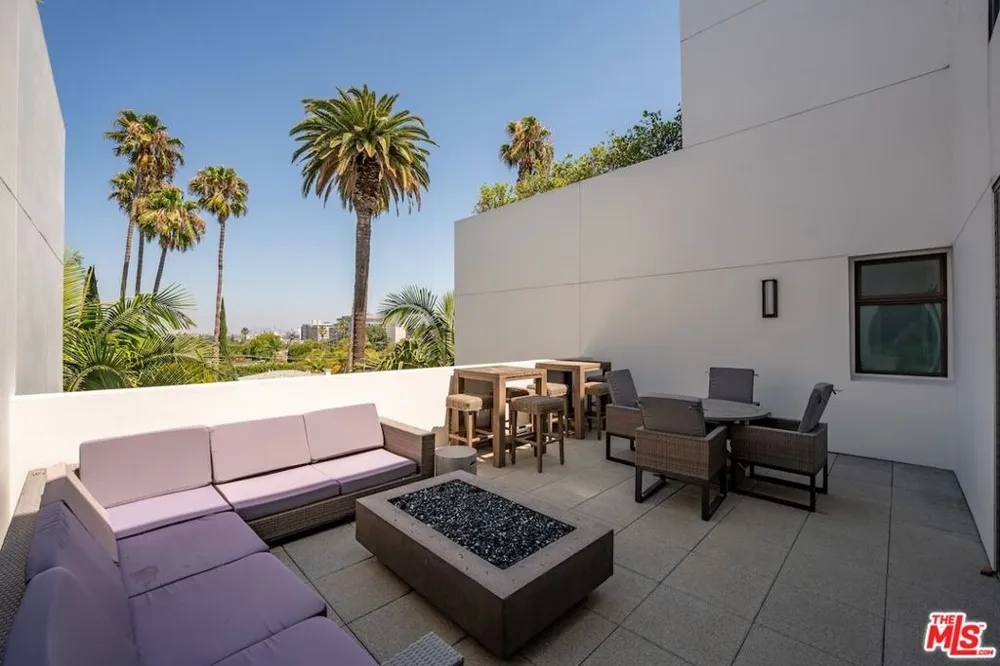 447 Doheny Drive #101 Beverly Hills, CA 90210