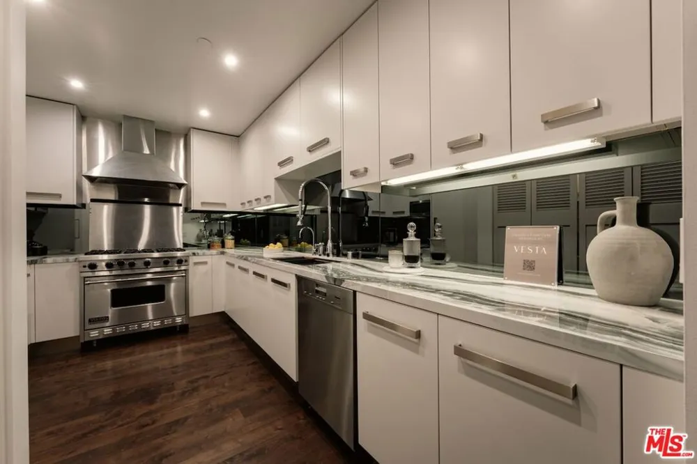 447 Doheny Drive #101 Beverly Hills, CA 90210