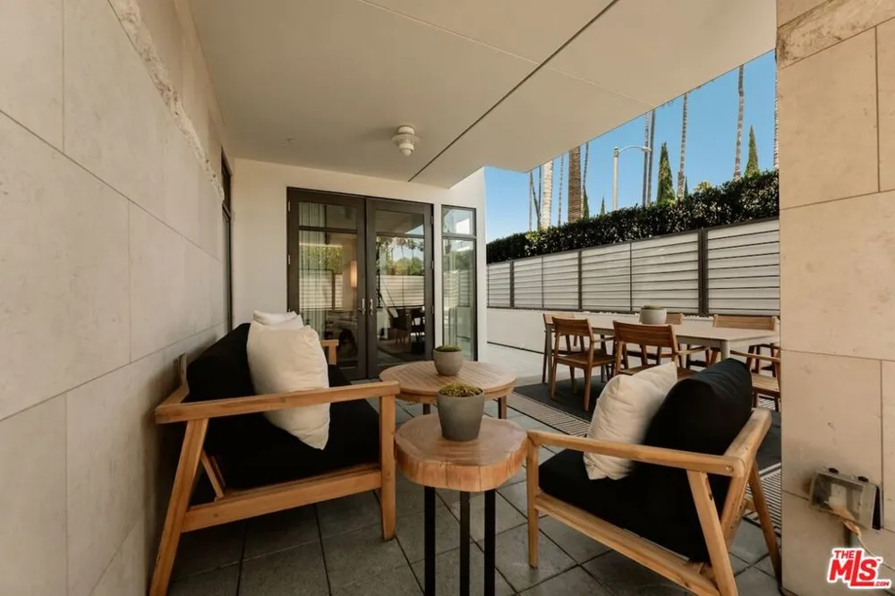 447 Doheny Drive #101 Beverly Hills, CA 90210