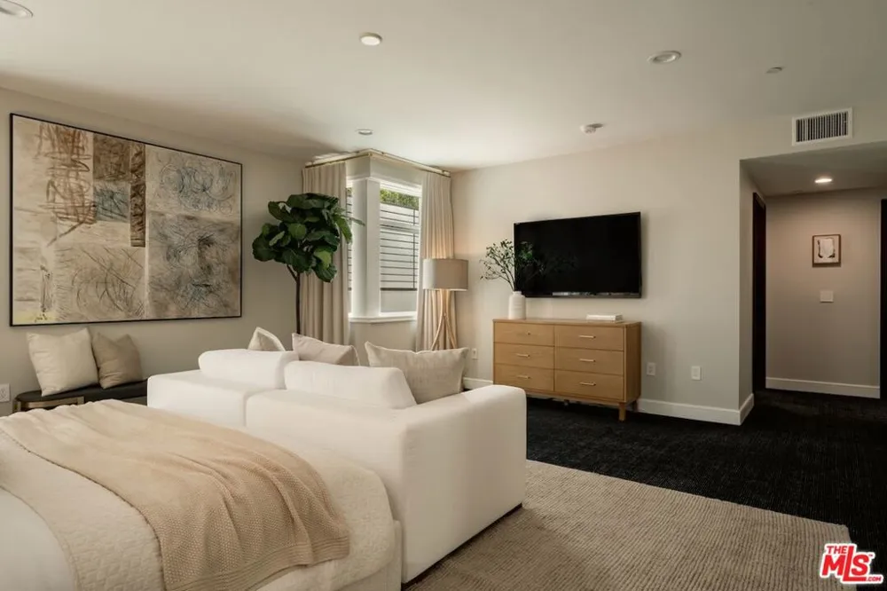 447 Doheny Drive #101 Beverly Hills, CA 90210