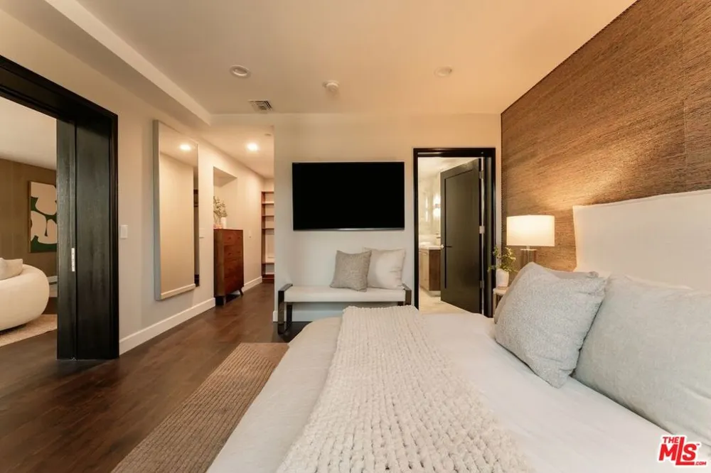 447 Doheny Drive #101 Beverly Hills, CA 90210