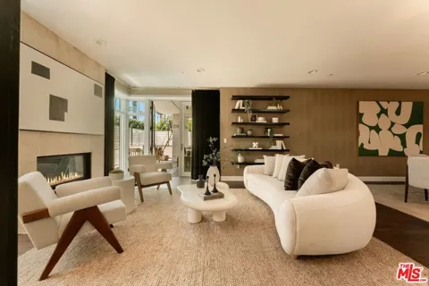 447 Doheny Drive #101