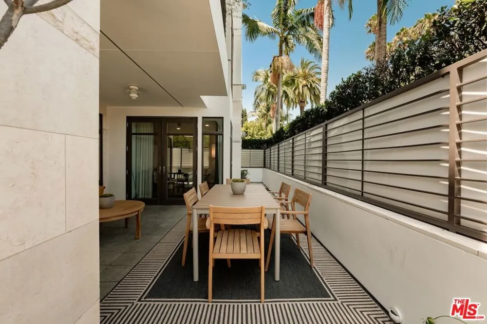 447 Doheny Drive #101 Beverly Hills, CA 90210