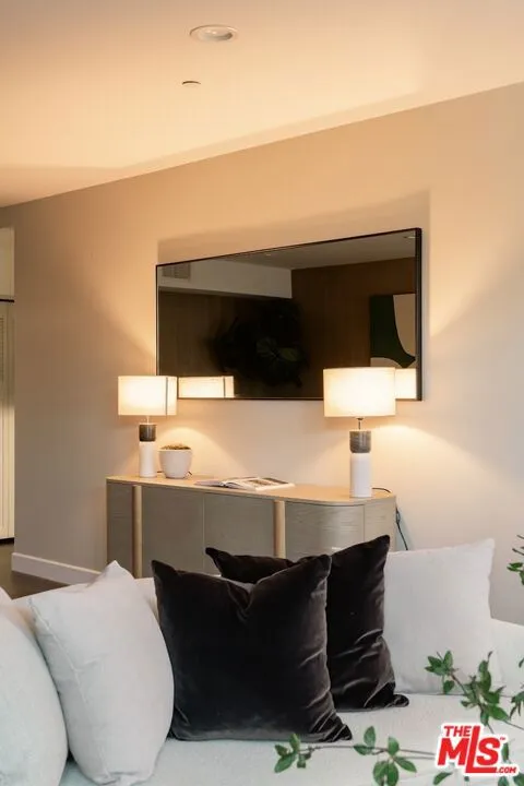 447 Doheny Drive #101 Beverly Hills, CA 90210