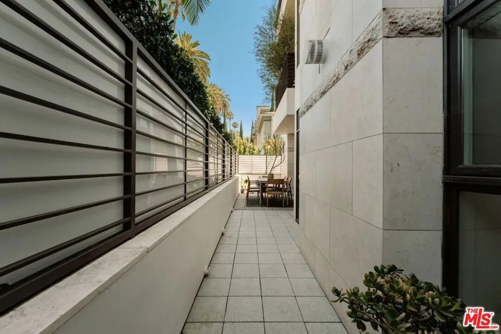 447 Doheny Drive #101 Beverly Hills, CA 90210