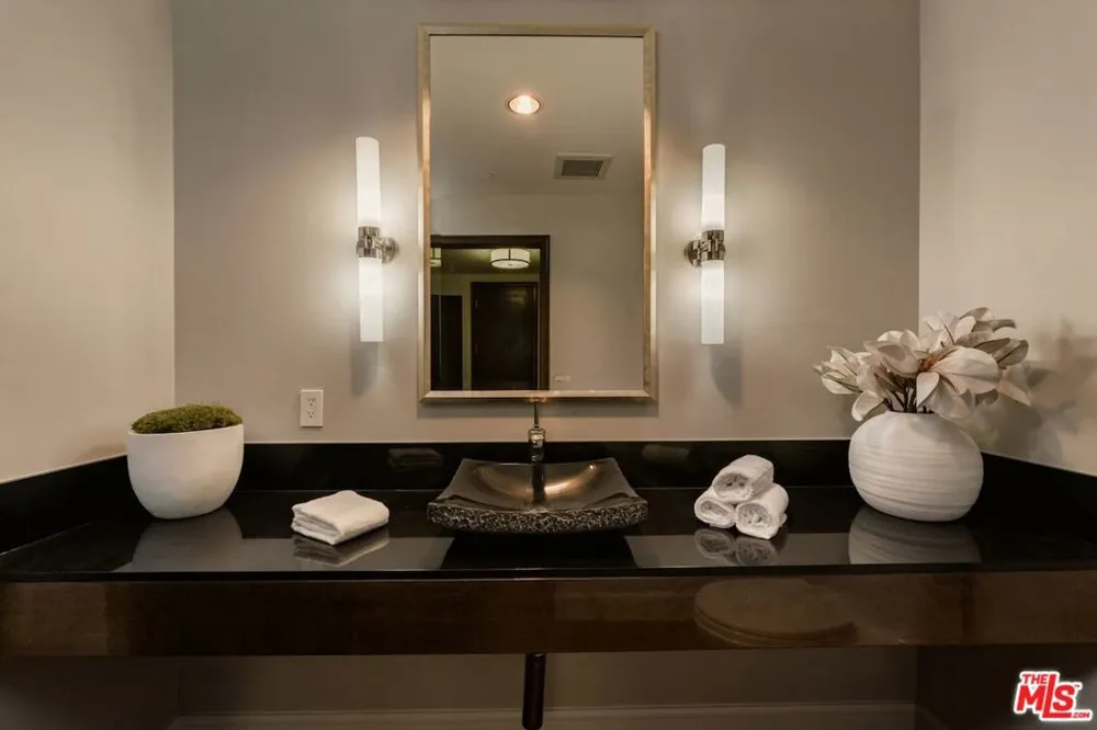 447 Doheny Drive #101 Beverly Hills, CA 90210