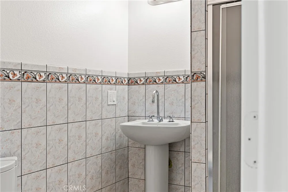 1454 Gulf Wilmington, CA 90744