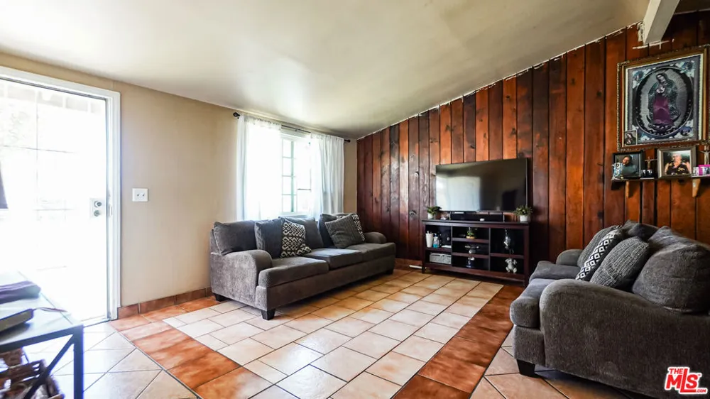 19037 Wellhaven Street Santa Clarita, CA 91351