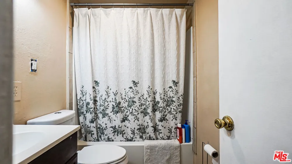 19037 Wellhaven Street Santa Clarita, CA 91351