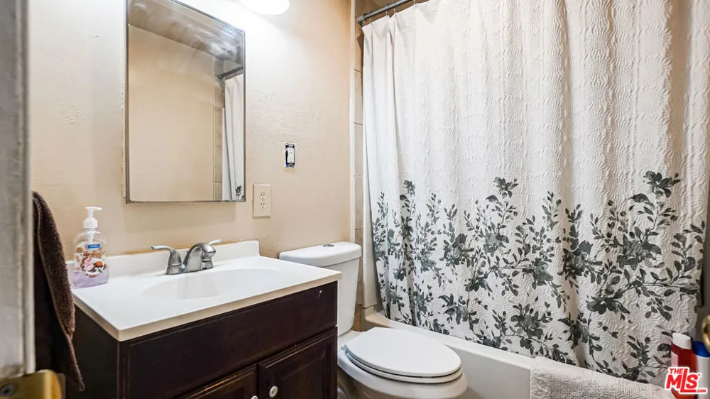 19037 Wellhaven Street Santa Clarita, CA 91351