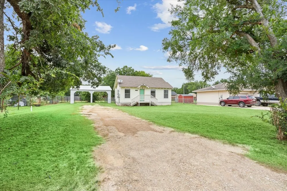 608 Ninth Street Hico, TX 76457