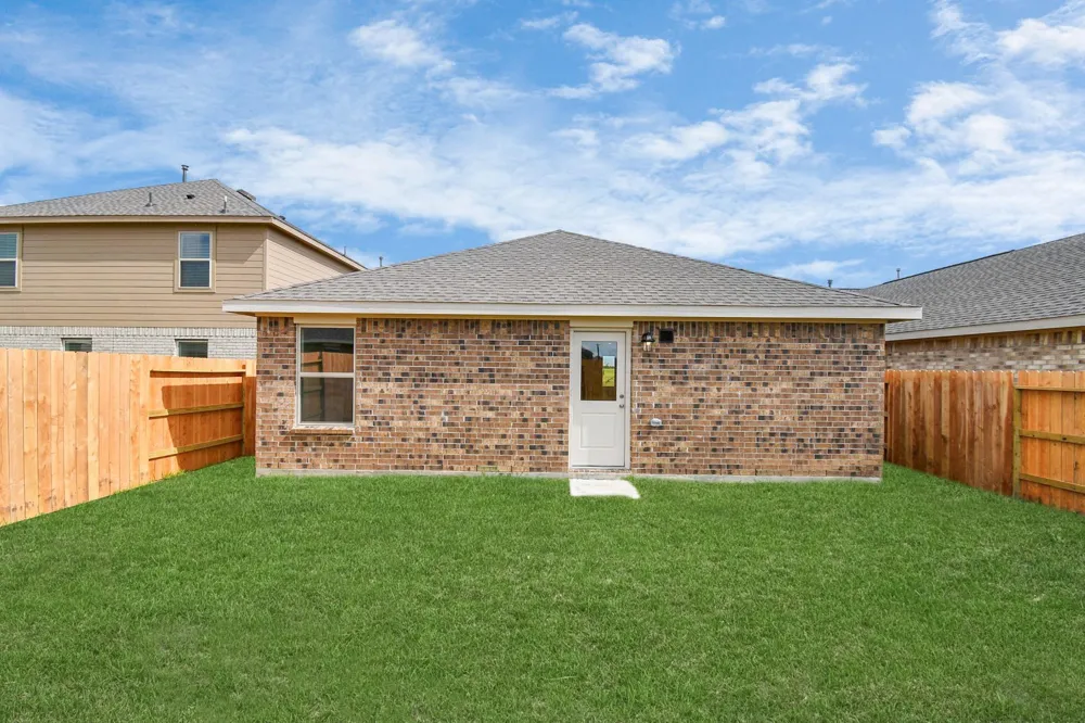 1615 Windrose Bend Angleton, TX 77515