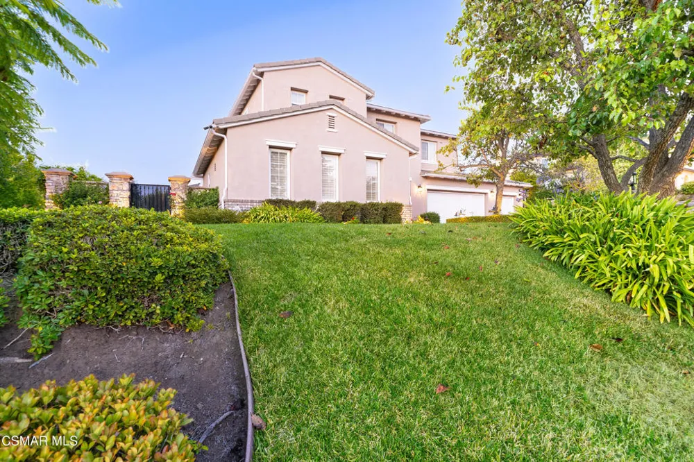 484 Via Helena Newbury Park, CA 91320