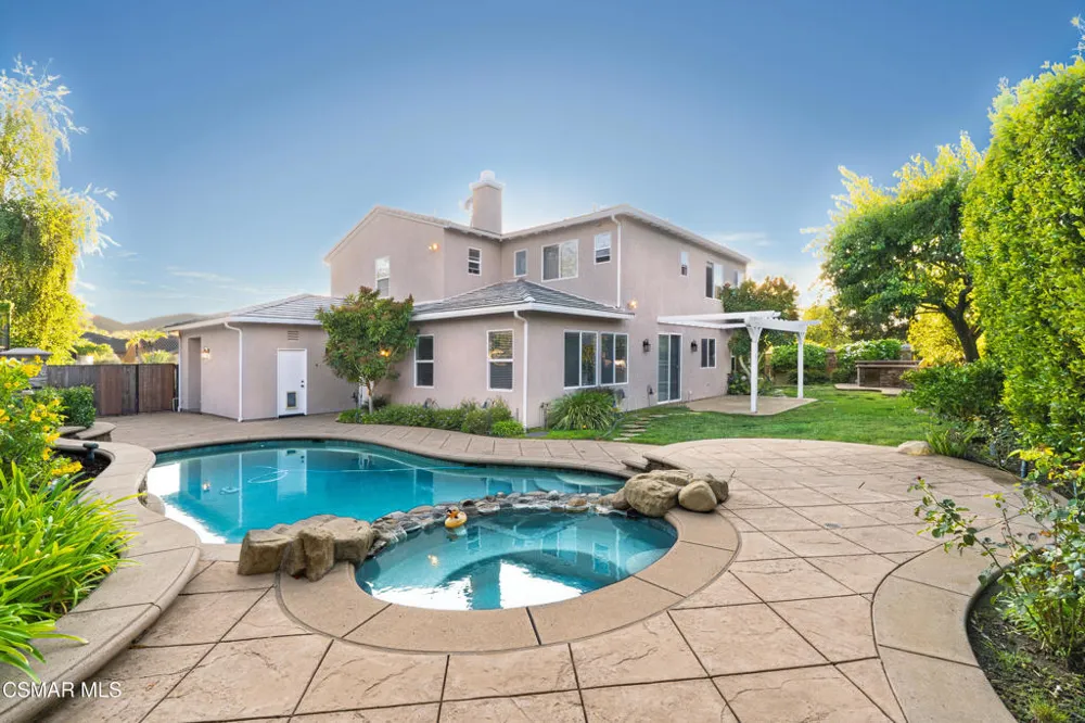 484 Via Helena Newbury Park, CA 91320