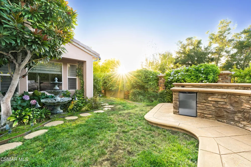 484 Via Helena Newbury Park, CA 91320
