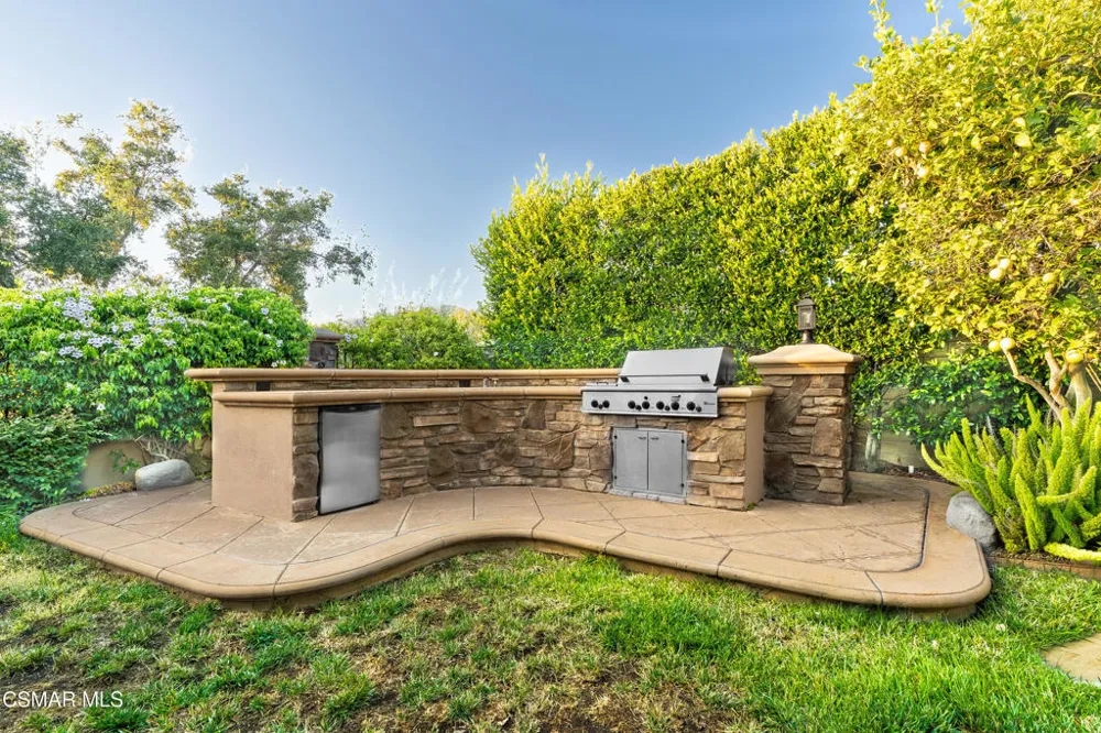 484 Via Helena Newbury Park, CA 91320