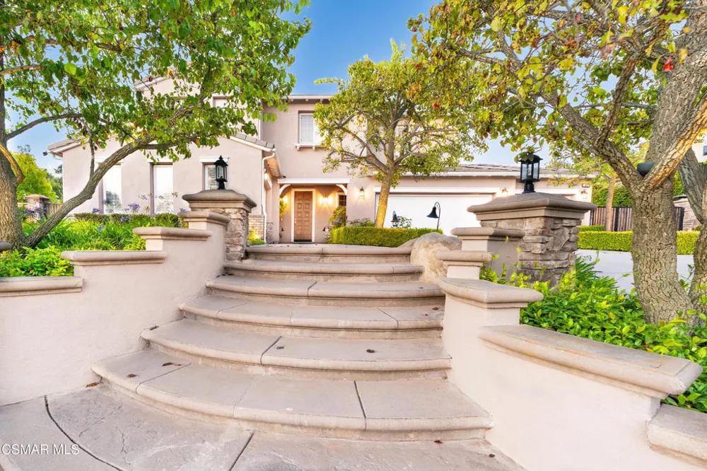 484 Via Helena Newbury Park, CA 91320