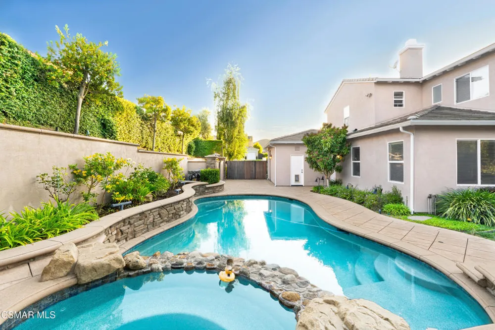 484 Via Helena Newbury Park, CA 91320