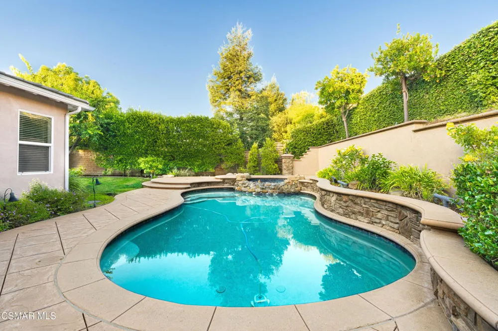 484 Via Helena Newbury Park, CA 91320