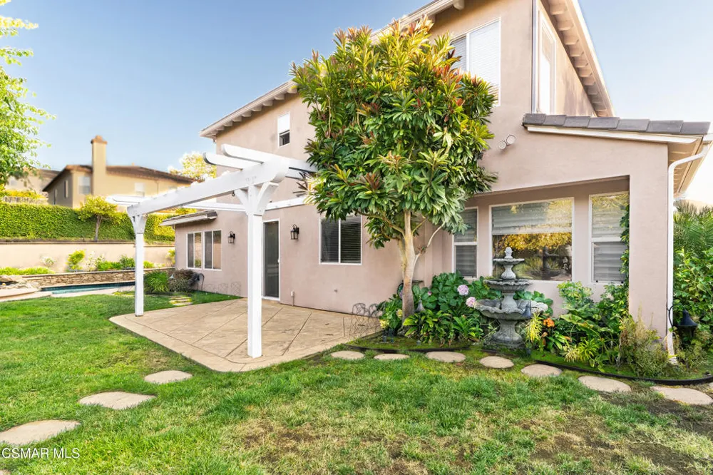 484 Via Helena Newbury Park, CA 91320