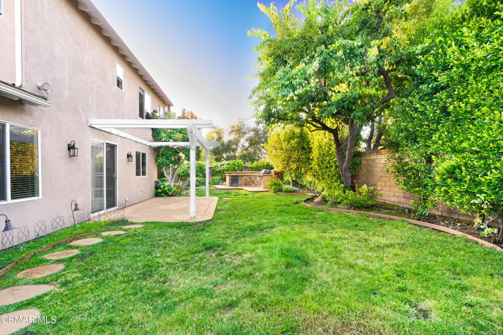 484 Via Helena Newbury Park, CA 91320
