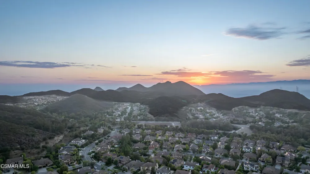 484 Via Helena Newbury Park, CA 91320