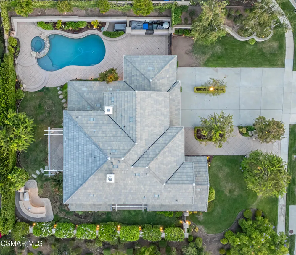 484 Via Helena Newbury Park, CA 91320