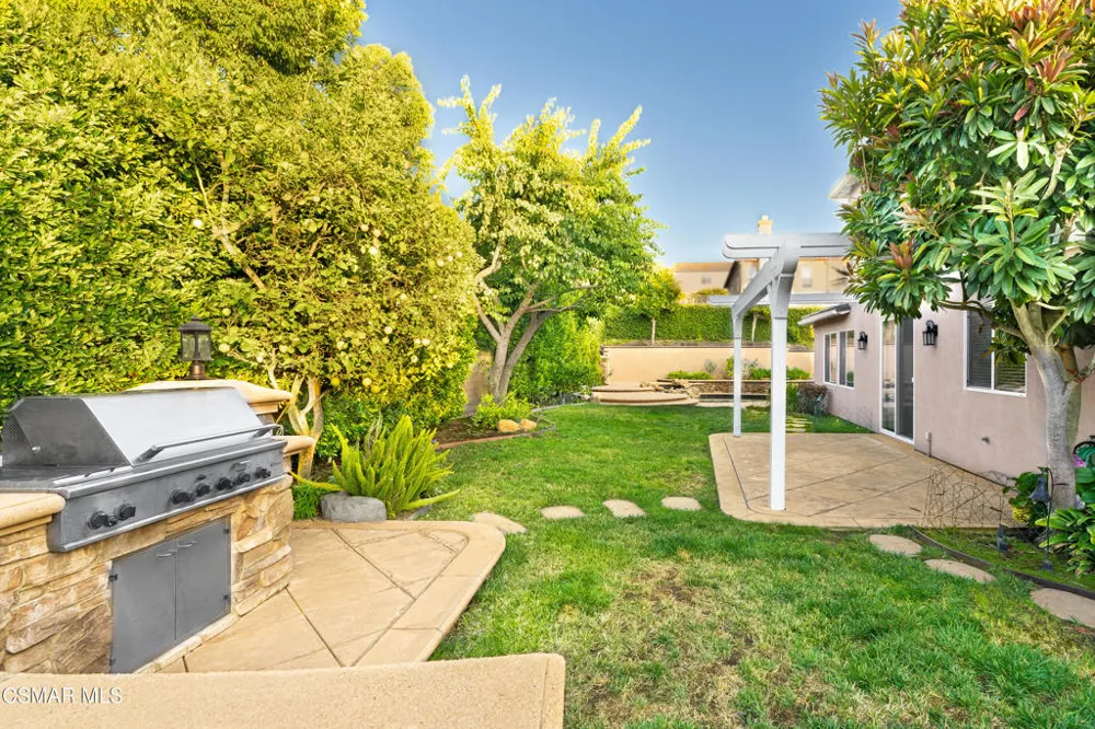 484 Via Helena Newbury Park, CA 91320