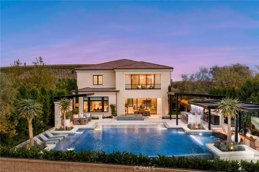 454 Ridgecrest Irvine, CA 92602