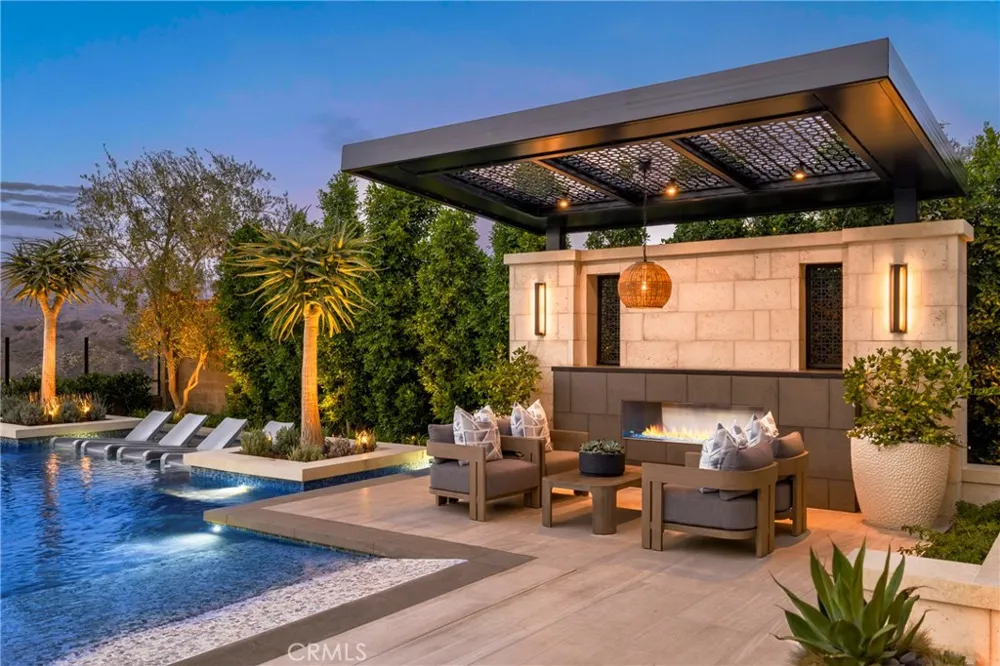 454 Ridgecrest Irvine, CA 92602